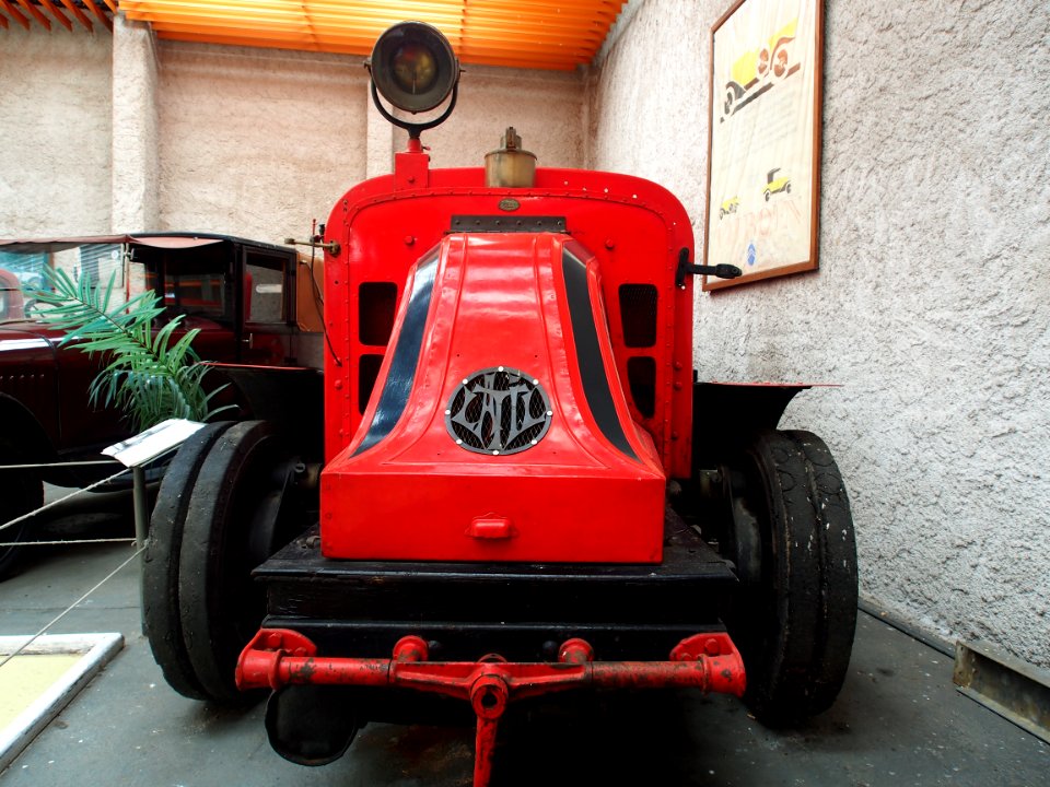 Latil fire engine, pic1