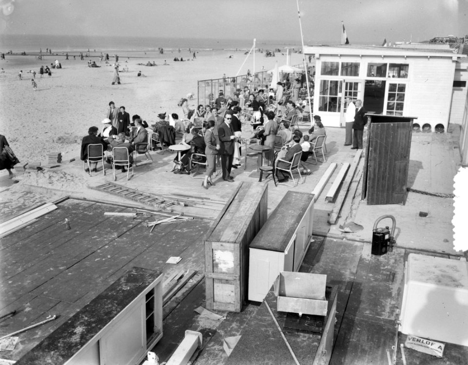Late zomerdag strand Scheveningen, Bestanddeelnr 905-9915