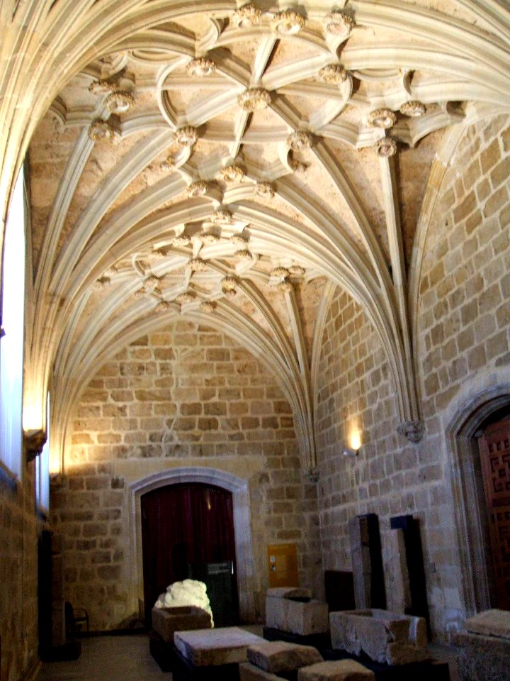 León - Convento-Parador de San Marcos, sala del claustro 1