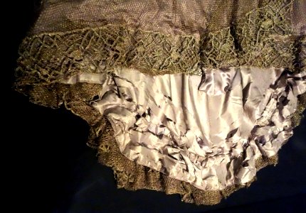 Late afternoon dress by Jean-Philippe Worth, view 2, France, Paris, c. 1905, silk satin weighted with tin salts, gilded net - Royal Ontario Museum - DSC04408