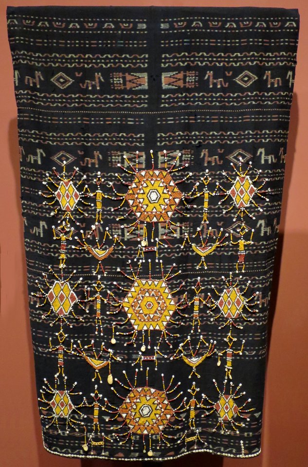 Lavo butu (sacred skirt) from Indonesia, Honolulu Museum of Art 10391.1