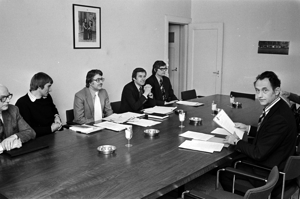 Leden VVCS bij minister Boersma v.l.n.r. J. W. Wittevee W. Sprenger , K. Jansen, Bestanddeelnr 928-4594