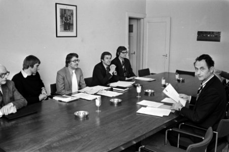 Leden VVCS bij minister Boersma v.l.n.r. J. W. Wittevee W. Sprenger , K. Jansen, Bestanddeelnr 928-4594