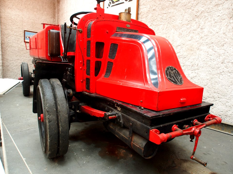 Latil fire engine, pic2