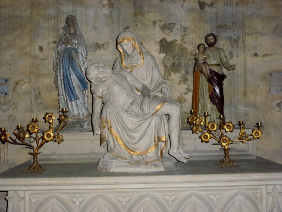 Launois-sur-Vence (Ardennes) église, statues Pietà, Vierge, Joseph et Jesus