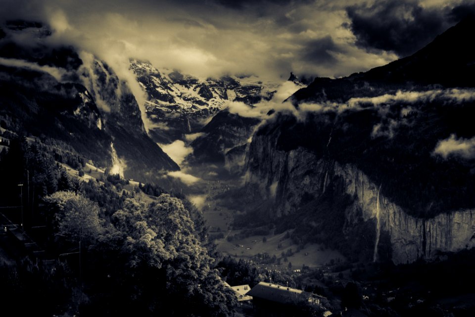 Lauterbrunnen Valley (221374513)