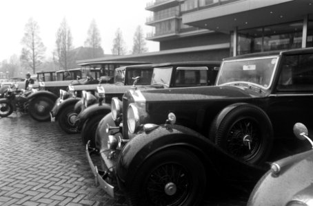 Leden van de Engelse Rolls Royce Club uit Kenton-Essex met 12 Rolls Royces bij h, Bestanddeelnr 922-2894
