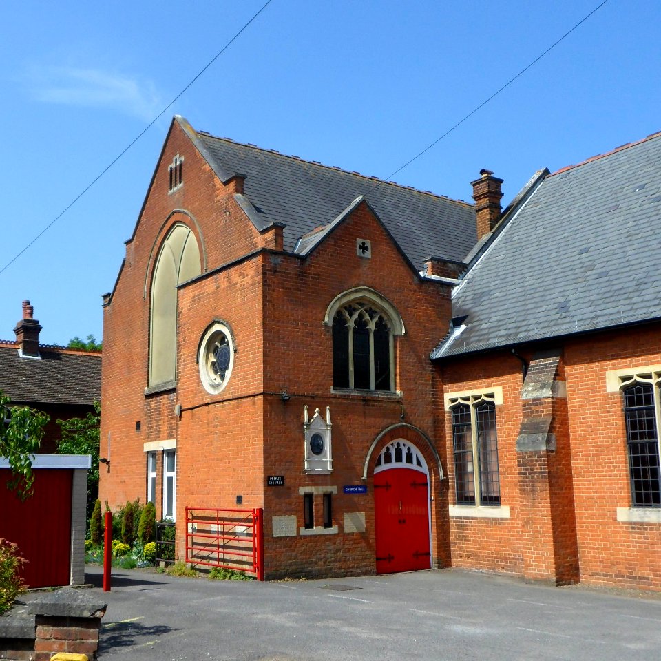 Leatherhead Methodist Church, Church Road, Leatherhead (July 2013) (3)