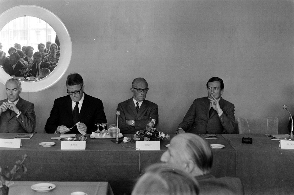 Leden van Stichting Natuur en Milieu en prins Claus tijdens de persconferentie, Bestanddeelnr 925-6699