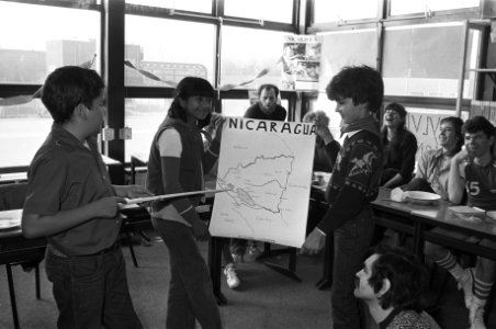 Leden ver. van Sandinistische kinderen ANS uit Nicaragua, geven Ned. scholieren , Bestanddeelnr 931-9908