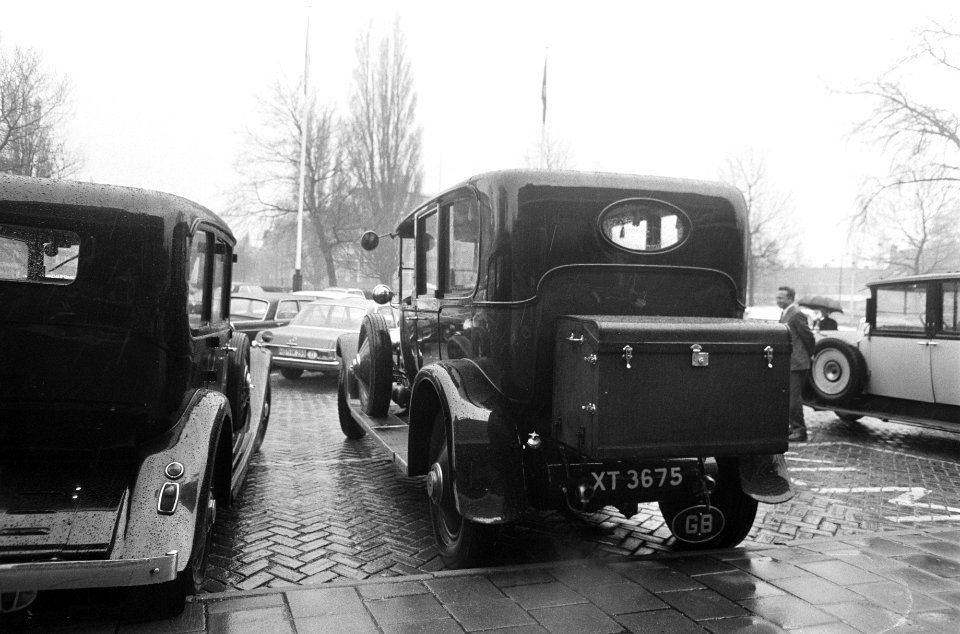 Leden van de Engelse Rolls Royce Club uit Kenton-Essex met 12 Rolls Royces bij h, Bestanddeelnr 922-2896