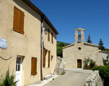 Le Poët-en-Percip Bourg 2