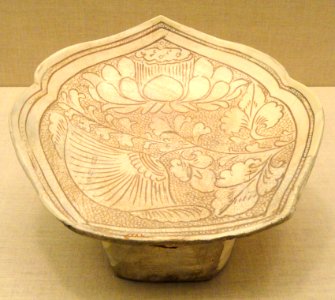 Leaf-Shaped Pillow, late 11th to early 12th century, Northern Song Dynasty, China, cizhou-type ware, stoneware with carved lot-flower decoration and stamped fish-roe ground - Art Institute of Chicago - DSC00268