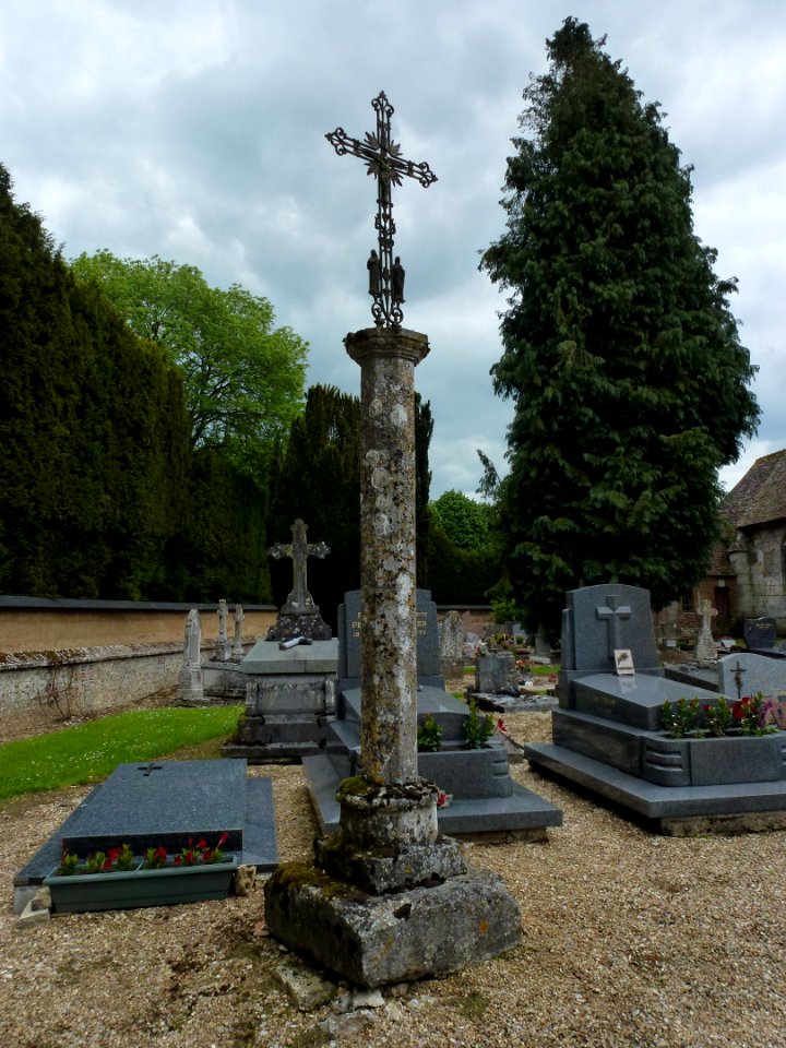 Le Troncq (Eure, Fr) croix de cimetière