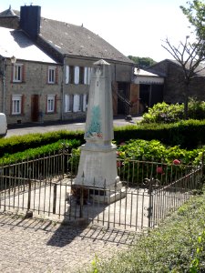 Le Châtelet-sur-Sormonne (Ardennes) monument aux morts