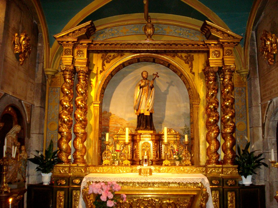 Le Puy-en-Velay, autel et statue St.Jean-François Régis, église du Collège