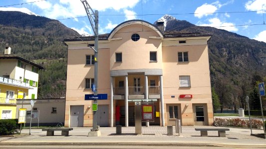 Le Prese railway station