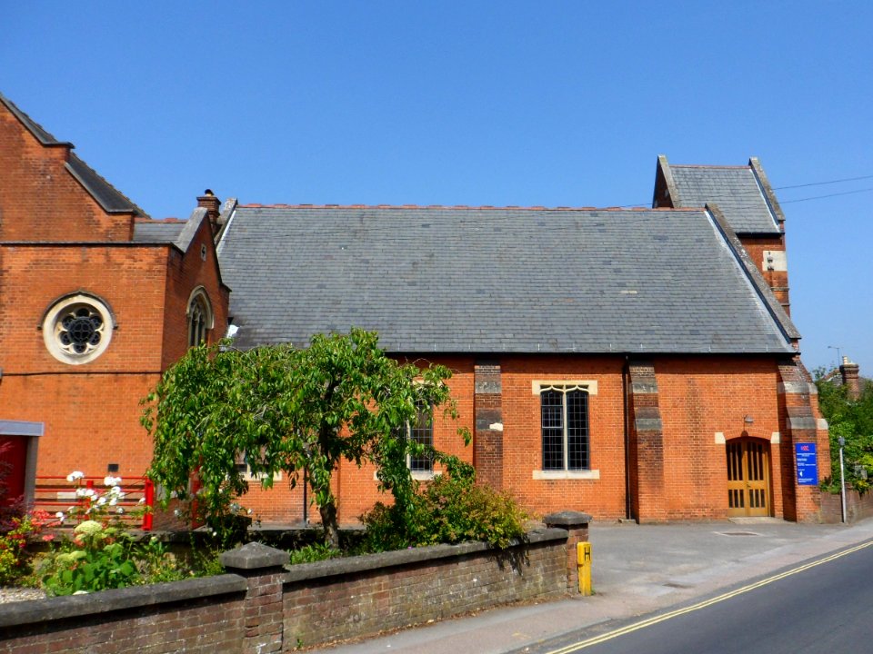Leatherhead Methodist Church, Church Road, Leatherhead (July 2013) (2)