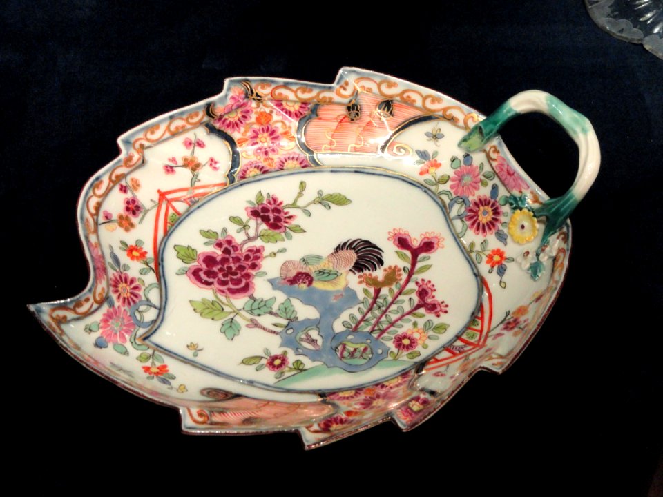 Leaf Dish, about 1735, Meissen Porcelain Factory, Germany, perhaps decorated by Johann David Kretschmar, porcelain - Cleveland Museum of Art - DSC09019