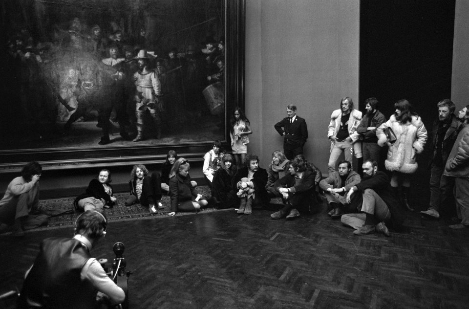 Leden van de BBK hebben Nachtwachtzaal in Rijksmuseum bez Amsterdam. BBK-ers in , Bestanddeelnr 923-1687