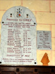 Le Grez (Sarthe) église, plaque monument aux morts