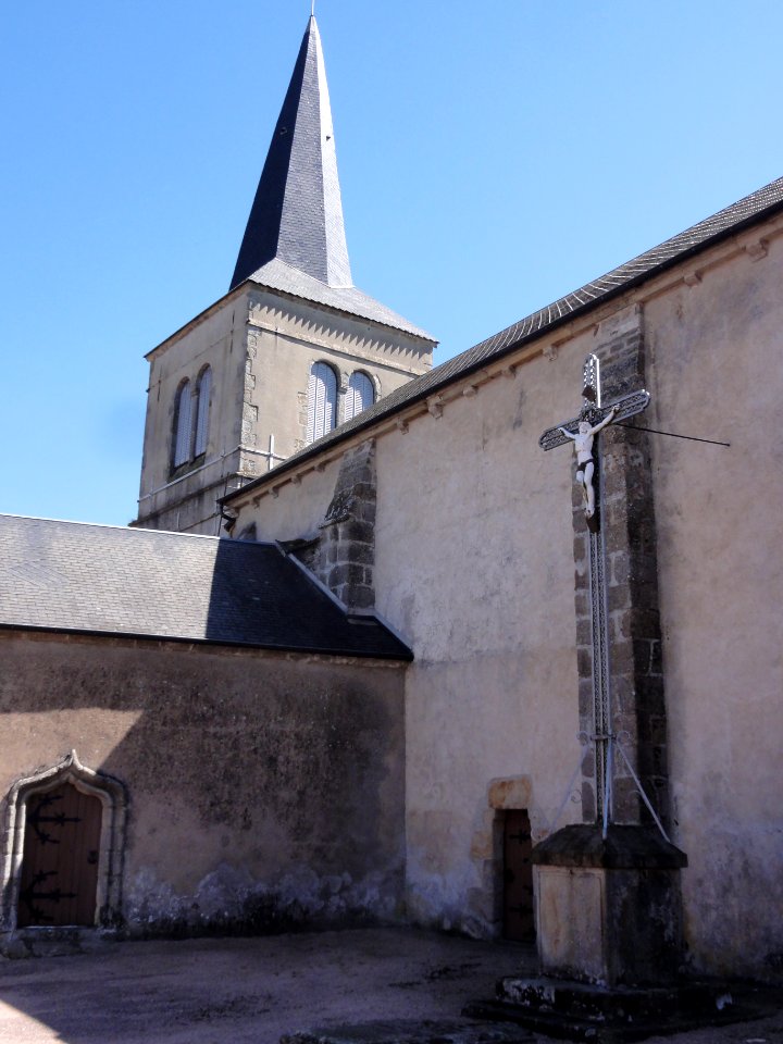 Le Quartier (Puy-de-Dôme) église et croix