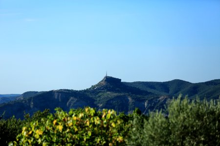 Le rocher de Sampzon vu depuis le plateau de Labeaume
