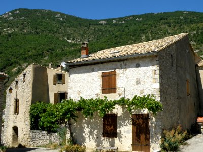Le Poët-Sigillat Vieux bourg 1