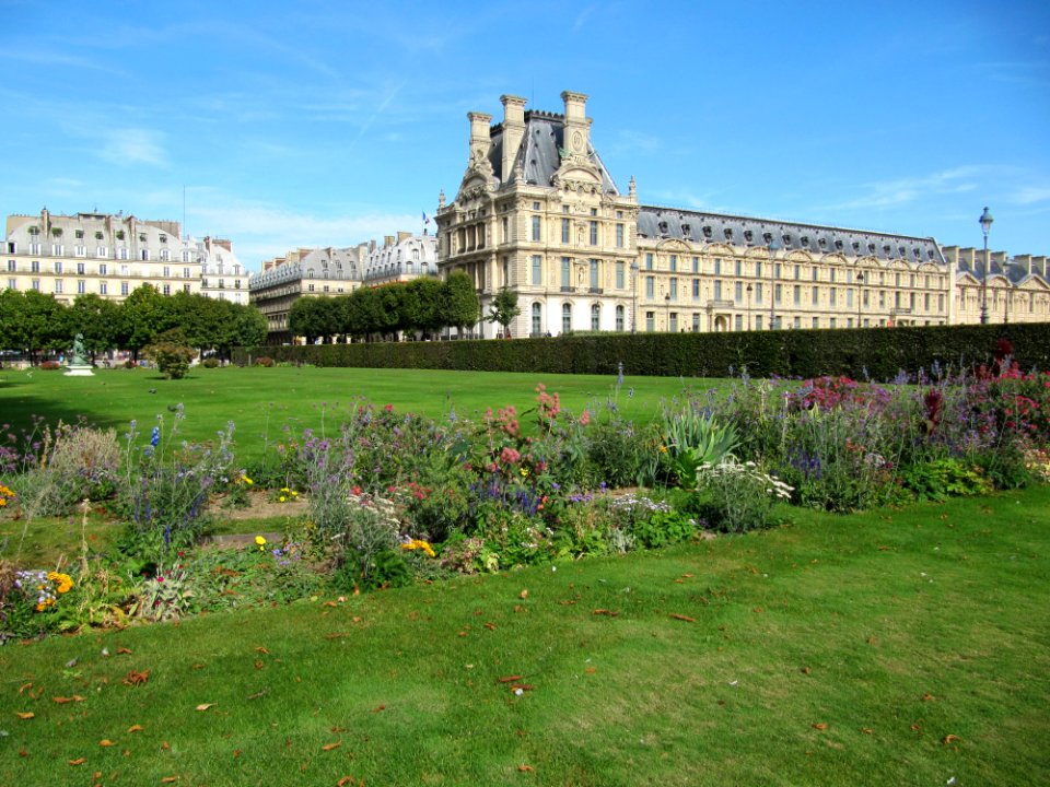 Le Louvre vu du Jardin des Tuileries