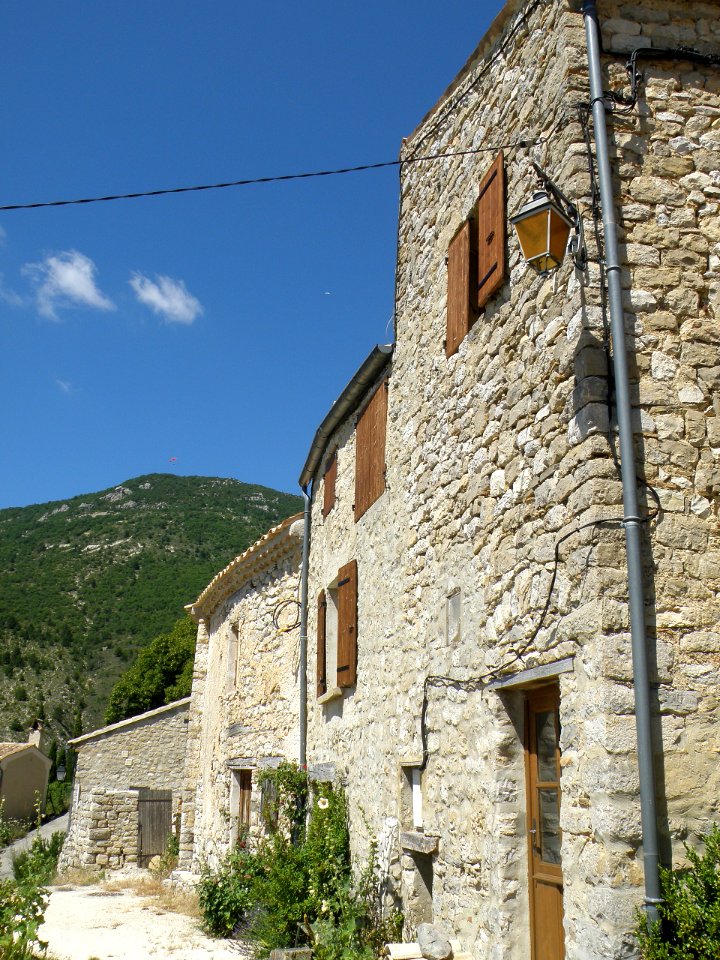 Le Poët-Sigillat Vieux bourg 3
