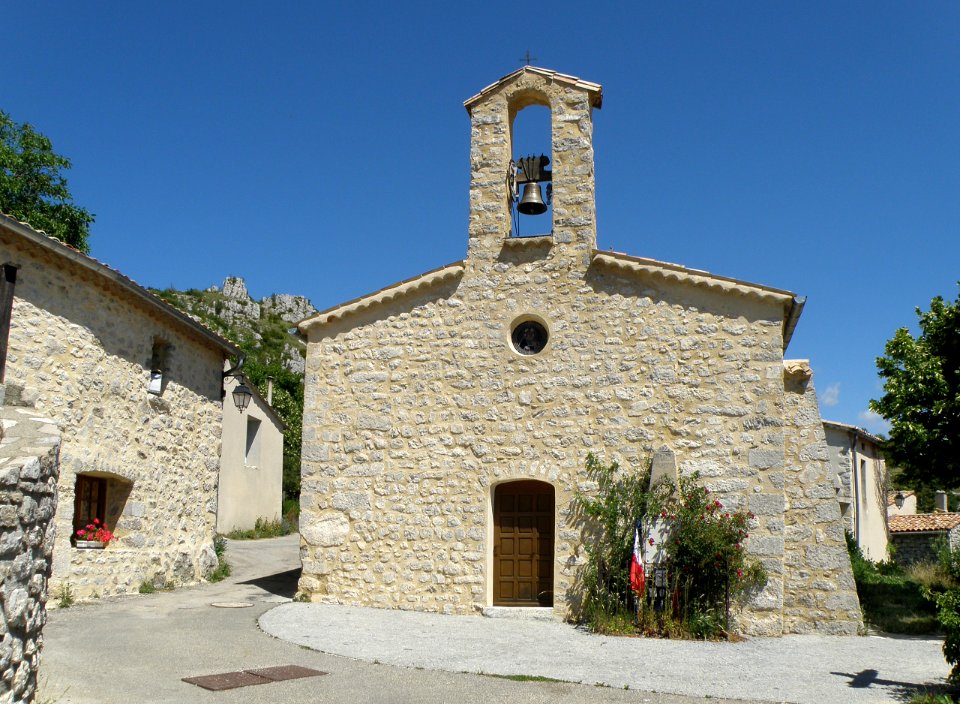 Le Poët-en-Percip Église Saint-Simon 1