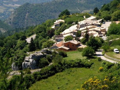 Le Poët-en-Percip Vue d'ensemble 1