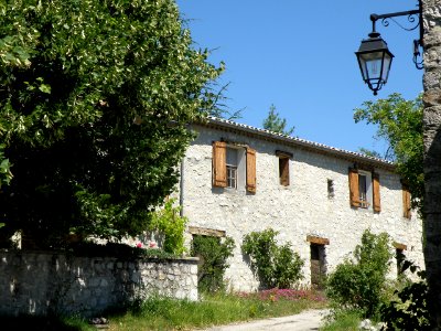 Le Poët-en-Percip Bourg 4