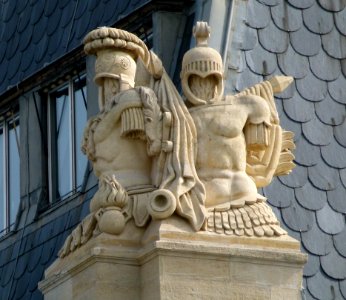 Le Palais de Justice - Sculptures 2