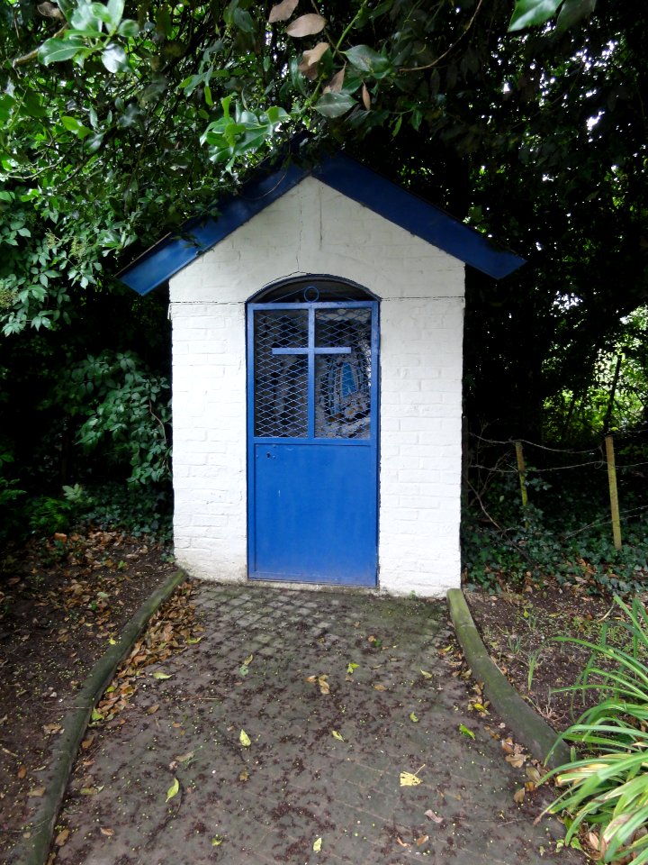 Le Quesnoy, chapelle N.D. de Lourdes à Banlieu vers Ruesnes,extérieur
