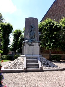 Le Nouvion-en-Thiérache (Aisne, Fr) monument aux morts
