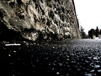 Le Long Du Mûr D Un Cimetière (64893377)