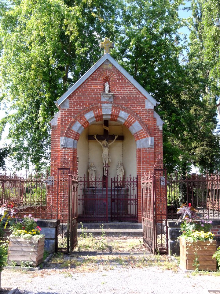 Le Favril (Nord, Fr) calvaire-oratoire