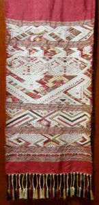 Lao textile, silk threads with natural dyes, East-West Center