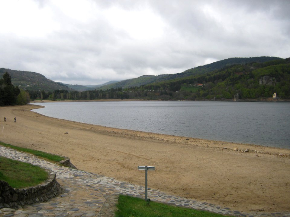 Le Lac-d'Issarlès01