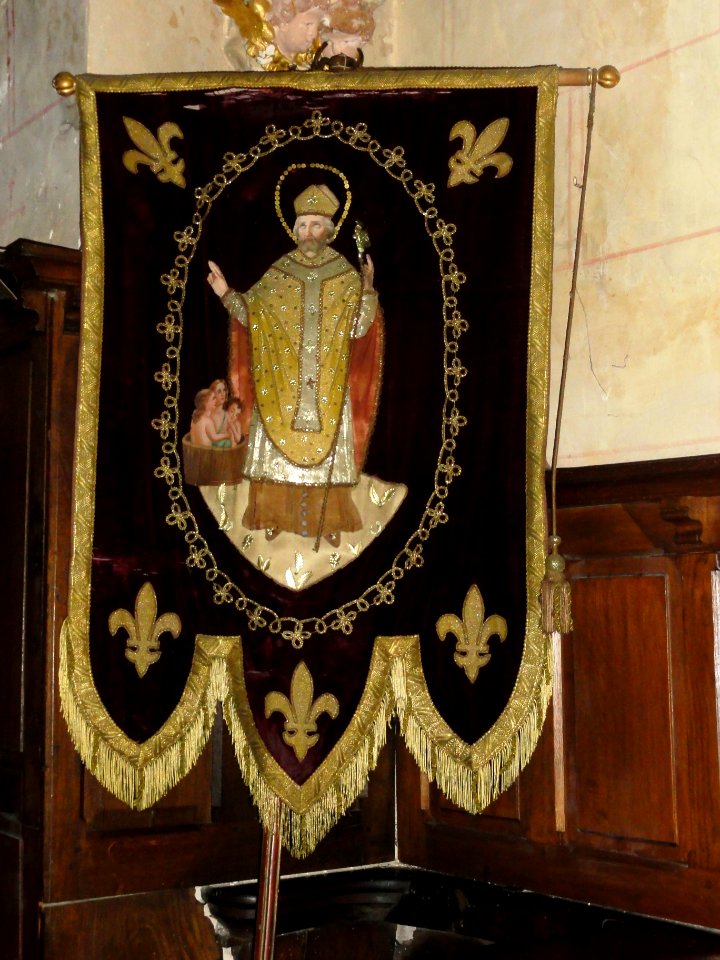 Le Grez (Sarthe) église, bannière de procession 2