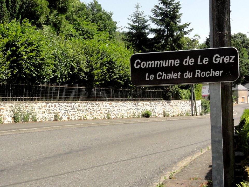 Le Grez (Sarthe) entrée de Le chalet du Rocher