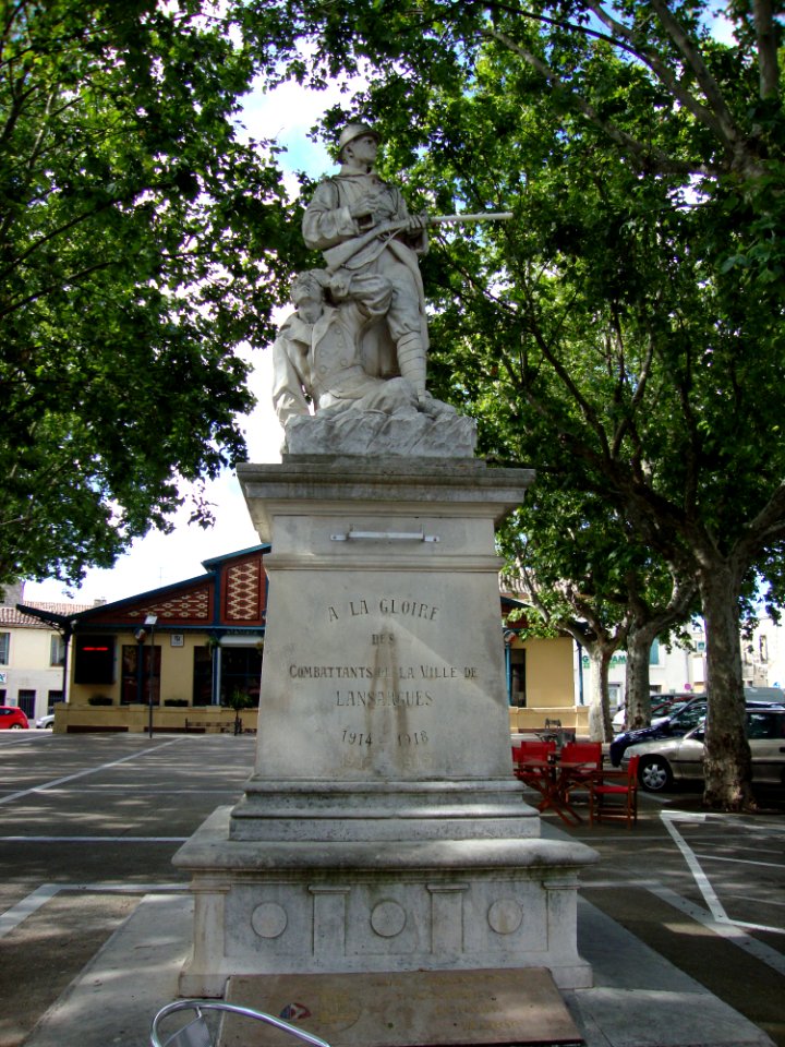 Lansargues (Hérault, Fr) monument aux morts