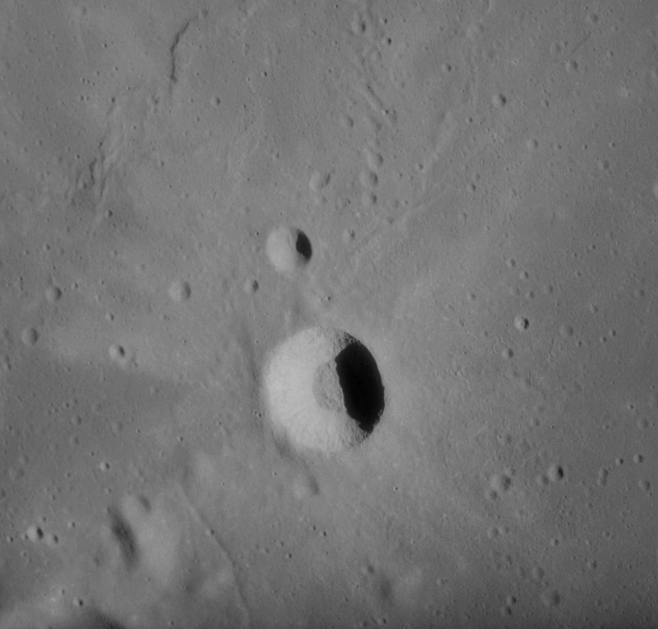 Lansberg E crater AS12-54-8097