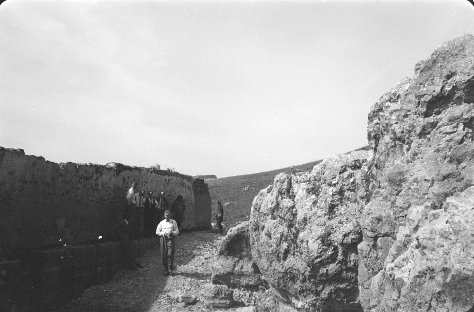 Landschappen, mannen, rotsen, Bestanddeelnr 251-3774