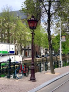 Lantaarnpaal met afbeelding van Willem Alexander op Singel foto 2