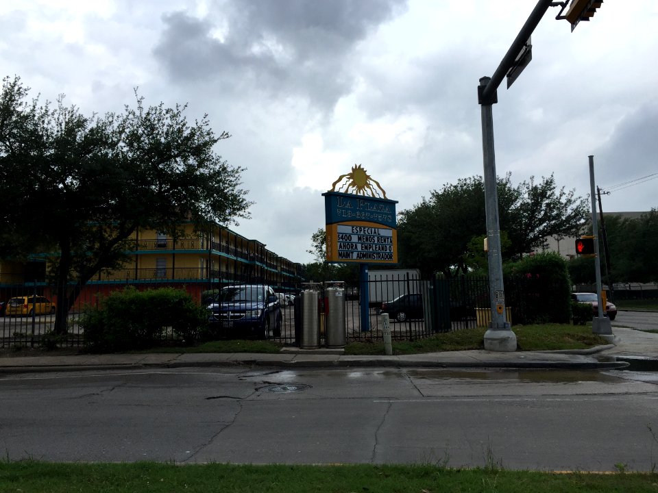 LaPlazaApartmentsHouston001
