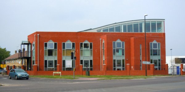 Langley Green Islamic Centre and Mosque, Martyrs Avenue, Langley Green (September 2014) (4)