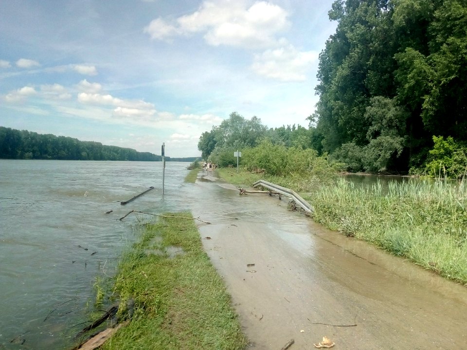 Langes Loch, Leinpfad am Einlass überflutet bei Pegel Maxaz 600