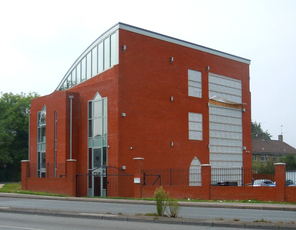 Langley Green Islamic Centre and Mosque, Martyrs Avenue, Langley Green (September 2014) (1)